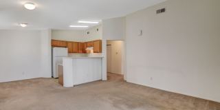 Adorable 2 Bedroom Condo Gallery 9