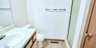 Great 3 Bed 2 Bath 2 Car Garage Flat Duplex- Pets ok! Gallery 19