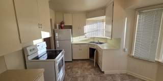 Cozy 2 bedroom Duplex Near Willamette U. Gallery 3