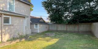 Cute Downtown 2 Bedroom House with Garage & Fenced Yard - Dogs Welcome Gallery 17