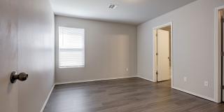 Beautiful 3-Bedroom Home with Easy Access to I-35 & I-240 Gallery 17