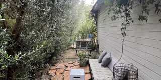 1124 North Hoover Street Gallery 13