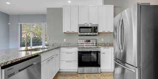 Modern Loft Near HCA & TMH With Lake Frontage Gallery 12