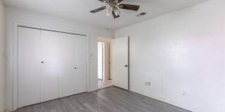 4925 Greenslope Drive Gallery 25