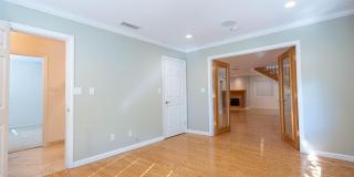4539 Mammoth Avenue Gallery 17