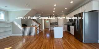 Upscale Three Bedroom in Colonial Green with Garage Upscale Three Bedroom in Colonial Green with Garage Gallery 16
