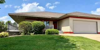3 Bed, 2 Bath Duplex in Hillsboro Gallery 1