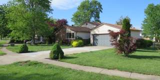 Nice split level home with garage and fenced backyard, Virtual Tour! Gallery 1