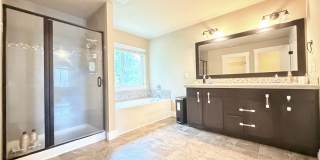 Beautiful 4BR Home in Woodloch | 2-Car Garage, A/C & Bonus Loft Gallery 17