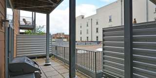 Modern 2-Bedroom Apartment with Private Patio in the Heart of Uptown Gallery 16
