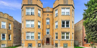 Sunny Top-Floor 3BR/2BA in West Ridge with Parking and Water Included Gallery 1