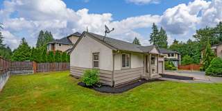 Cozy 2-bedroom 2 bath house in Redmond- Offering a 6-month lease. Gallery 3