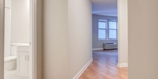Spacious Studio Across from Meridian Hill Park! Gallery 5