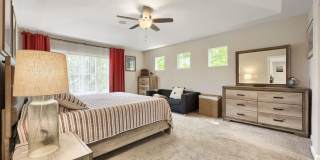 Stunning 4 bed, 4 bath on Corner Lot! Available Mid-August! Gallery 19
