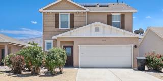 Cozy 4 bedroom home with Solar Panels Gallery 1