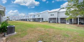 Spacious 3 Bedroom Townhouse with Community Pool! Gallery 33