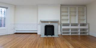 16 Yarmouth St., 2 Gallery 8