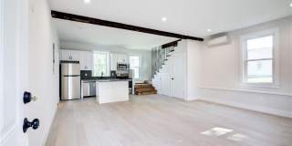 556 E Main Road Gallery 1