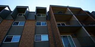 Glenlake Apartments Gallery 21
