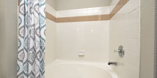 Linden Square Gallery 38