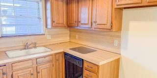 Prime Edmond Location | 3-Bed Duplex Near Boulevard & Broadway Gallery 10