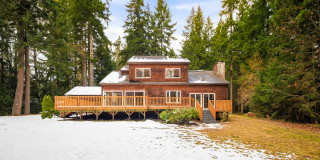Private 4 Bedroom Retreat on 5-Acres Cottage Lake Gallery 6