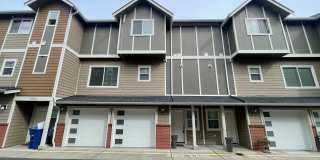 Wonderful 3 Story Edmonds Townhome! Gallery 1