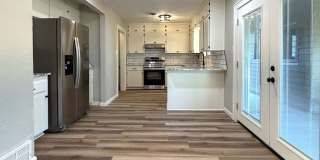 6710 SW Embassy Cir - AVAILABLE NOW! Gallery 5