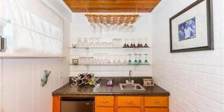 3 BR / 2 BA Sunny renovated Cape Cod within walking distance to Bryan Park Gallery 11