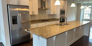 Gorgeous 4-Bed 3.5-Bath Townhouse next to Ft Meade Gallery 5