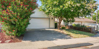 Charming 2 Bedroom 2 Bath Duplex Gallery 1