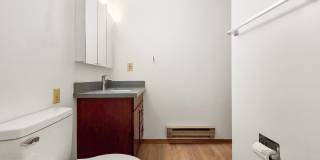 2 Bed, 1 Bath Duplex in Prime Olde Town Issaquah Location with a Yard Gallery 14