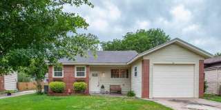 Charming 2 Bed, 1 Bath Home with Great Amenities Gallery 1