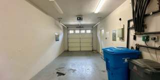 Spacious and bright 2 bed 2.5 bath Townhouse Gallery 22