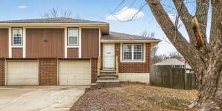 Gorgeous 3/2 townhome in Blue Springs! Gallery 1