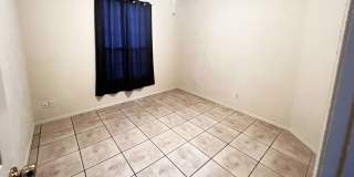 Beautiful 3 Bed 2 Bathroom home with Large Backyard Gallery 1