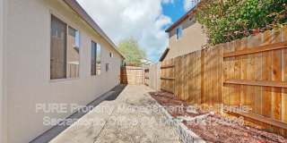 1732 Bamboo Street Gallery 30