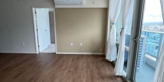 Prime Location- Kapiolani Residence 43d floor- Great views! Gallery 4