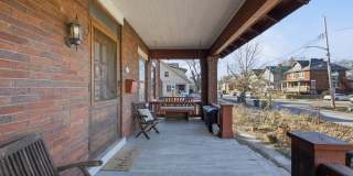 6+BR House on E. Lane – Central Campus – Newly Renovated + Free Parking – Flexible Move-In Gallery 4