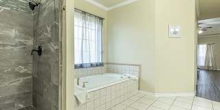 1606 S Hyde Park Avenue Gallery 12
