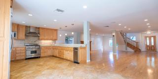 4539 Mammoth Avenue Gallery 10