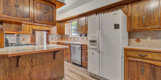Fabulous 5 bedroom home walking distance to UofA! Gallery 7