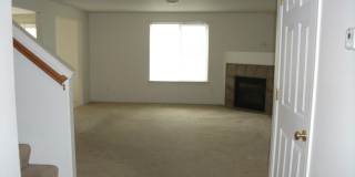 Large Beautiful 4 Bedroom Home w/ Loft & Upstairs Laundry Room! Gallery 3