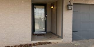 Remodeled 3 Bedroom near Moore Gallery 4
