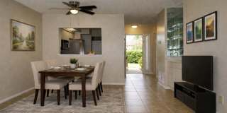 Spacious 2bd 2bth home with bonus Florida room! Gallery 6