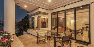 Exquisite Waterfront Gem. Gallery 7