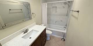 Beautiful Single-Level Condo in Eastlake Shores – Available Now! Gallery 15