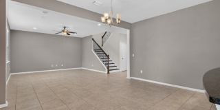 Large 4 bedroom home in Oakleaf Gallery 20