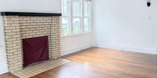 West Asheville Bungalow. 2 bedrooms, 1 bathroom. Great location! Gallery 5