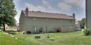 Beautiful Updated Townhome in Lee's Summit-Available NOW!! Gallery 3